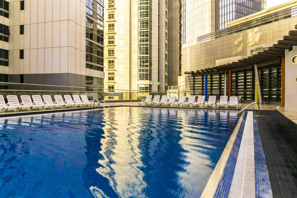 HiGuest - شقة فسيحة مع مسبح لا متناهي بالقرب من برج خليفة